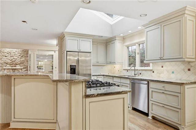 190 Valley Cove, Atlanta, GA 30350