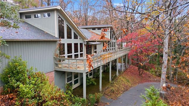 190 Valley Cove, Atlanta, GA 30350