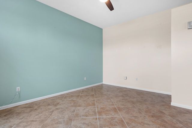 20 Lincoln Drive, Londonderry, NH 03053