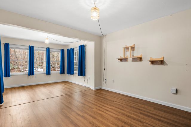 20 Lincoln Drive, Londonderry, NH 03053