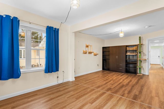 20 Lincoln Drive, Londonderry, NH 03053