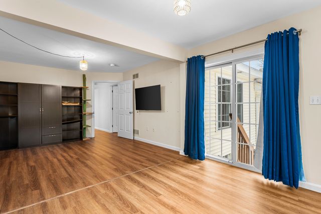 20 Lincoln Drive, Londonderry, NH 03053