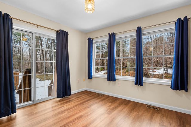 20 Lincoln Drive, Londonderry, NH 03053