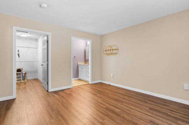 20 Lincoln Drive, Londonderry, NH 03053