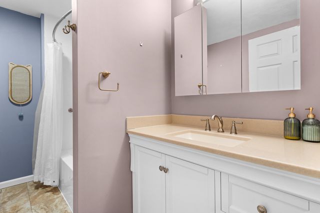 20 Lincoln Drive, Londonderry, NH 03053