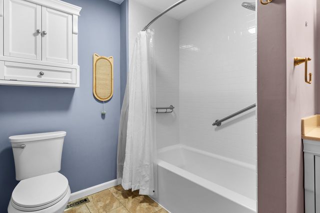 20 Lincoln Drive, Londonderry, NH 03053