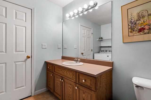 20 Lincoln Drive, Londonderry, NH 03053