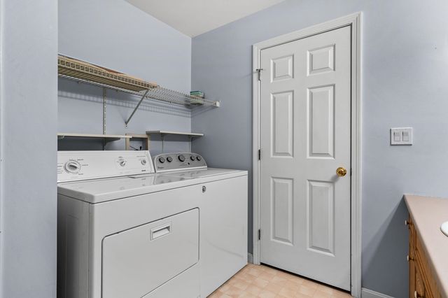 20 Lincoln Drive, Londonderry, NH 03053