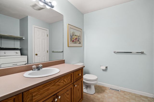 20 Lincoln Drive, Londonderry, NH 03053