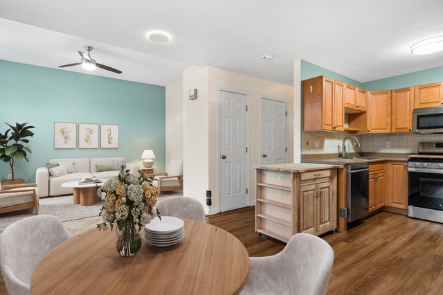 20 Lincoln Drive, Londonderry, NH 03053