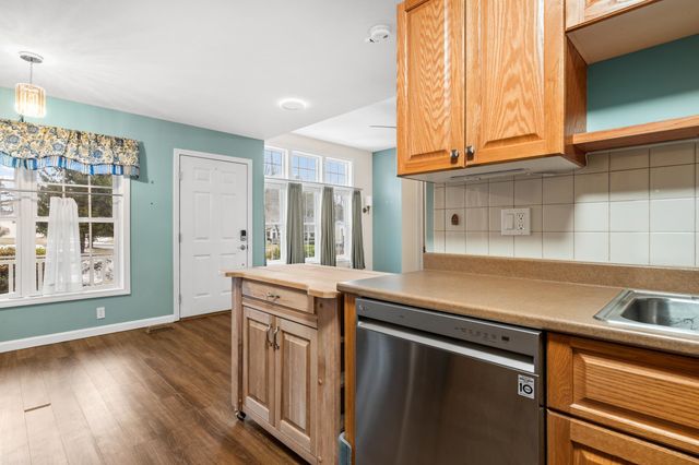 20 Lincoln Drive, Londonderry, NH 03053