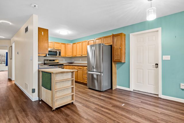 20 Lincoln Drive, Londonderry, NH 03053