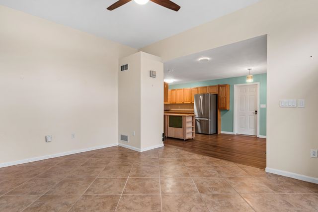 20 Lincoln Drive, Londonderry, NH 03053