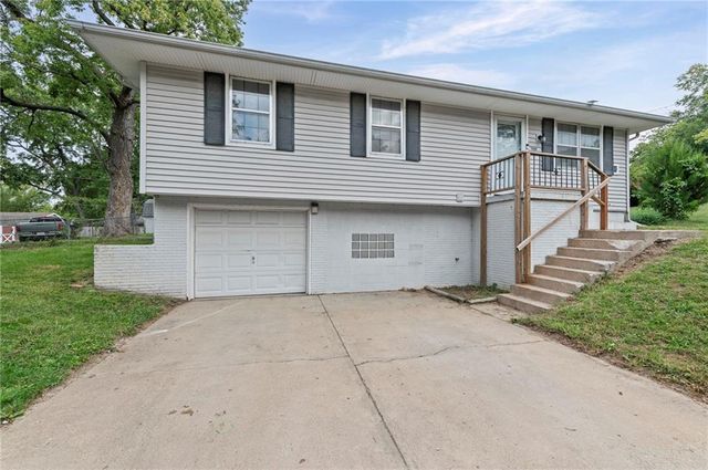 12008 Kentucky Avenue, Sugar Creek, MO 64054