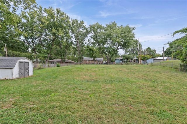 12008 Kentucky Avenue, Sugar Creek, MO 64054