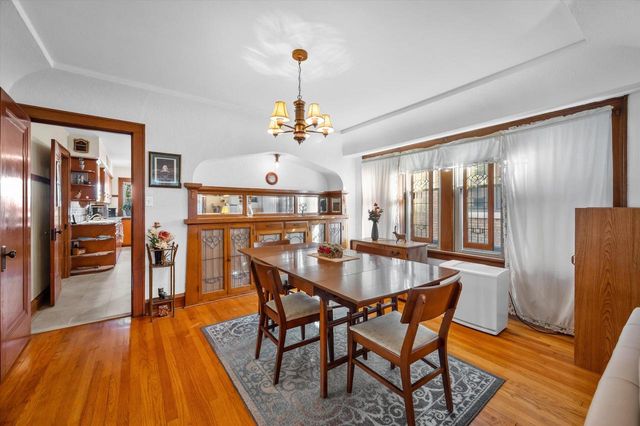 2546 S Howell AVENUE, Milwaukee, WI 53207