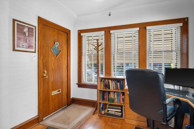 2546 S Howell AVENUE, Milwaukee, WI 53207