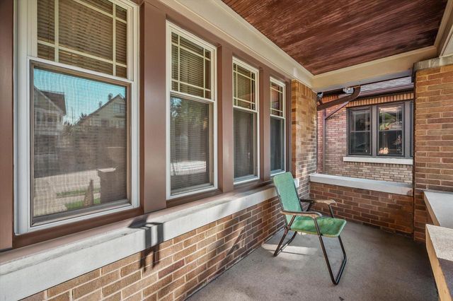 2546 S Howell AVENUE, Milwaukee, WI 53207