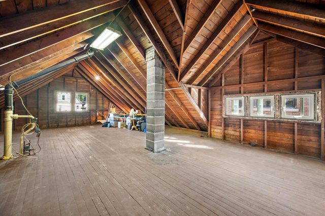 2546 S Howell AVENUE, Milwaukee, WI 53207