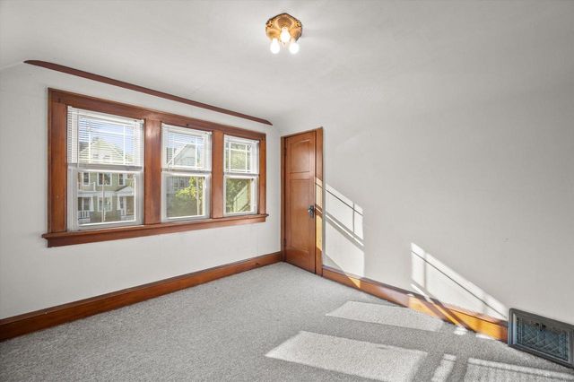 2546 S Howell AVENUE, Milwaukee, WI 53207