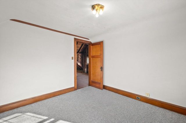 2546 S Howell AVENUE, Milwaukee, WI 53207