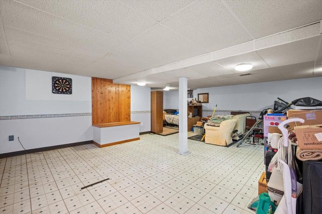 2546 S Howell AVENUE, Milwaukee, WI 53207