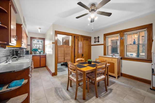 2546 S Howell AVENUE, Milwaukee, WI 53207