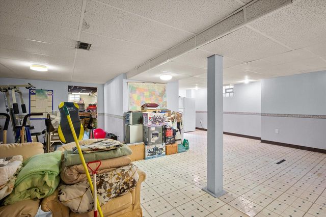2546 S Howell AVENUE, Milwaukee, WI 53207