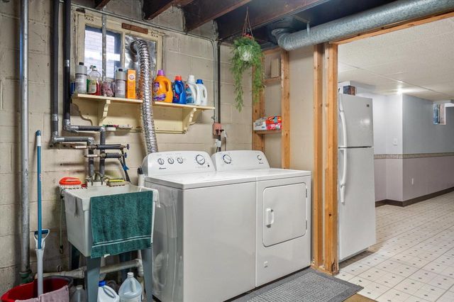 2546 S Howell AVENUE, Milwaukee, WI 53207