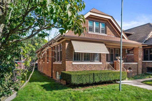 2546 S Howell AVENUE, Milwaukee, WI 53207