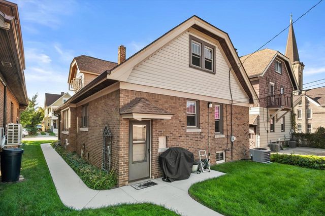 2546 S Howell AVENUE, Milwaukee, WI 53207