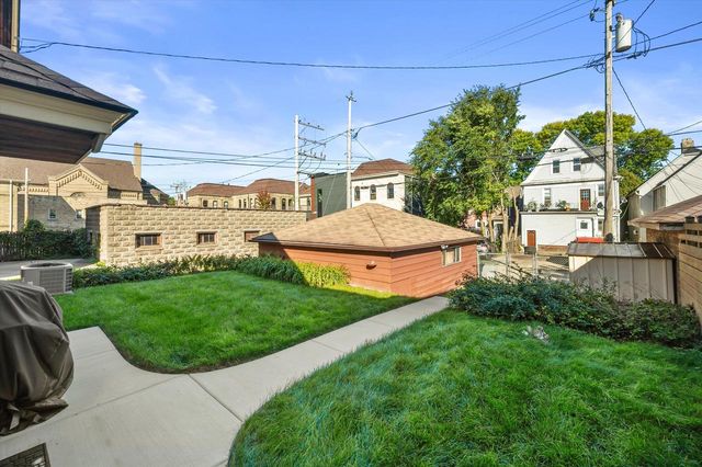 2546 S Howell AVENUE, Milwaukee, WI 53207