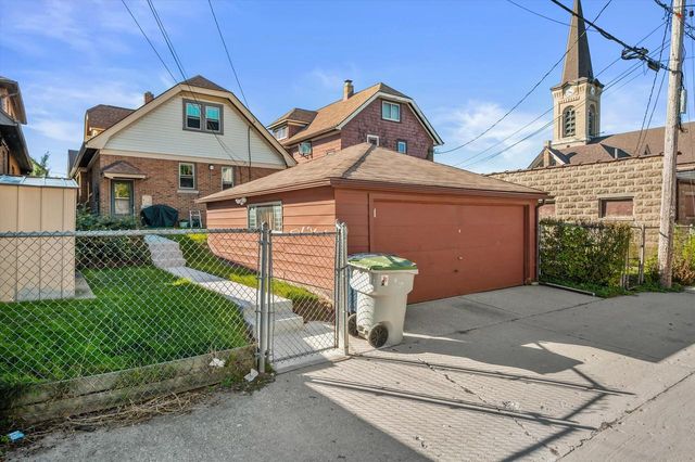 2546 S Howell AVENUE, Milwaukee, WI 53207