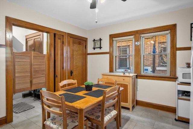 2546 S Howell AVENUE, Milwaukee, WI 53207