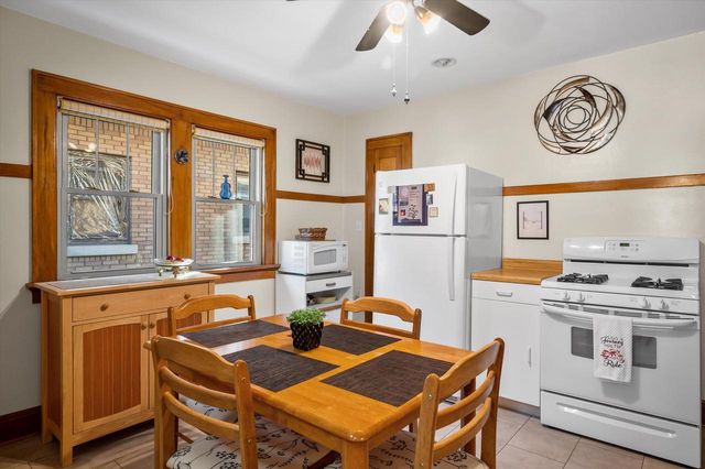 2546 S Howell AVENUE, Milwaukee, WI 53207