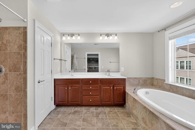 43570 HERITAGE GAP TER, Chantilly, VA 20152