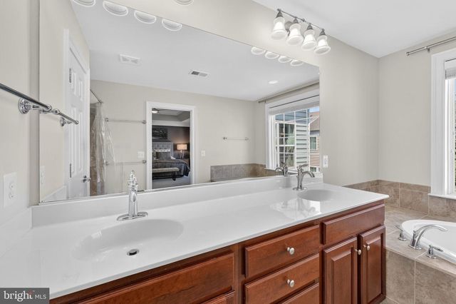 43570 HERITAGE GAP TER, Chantilly, VA 20152