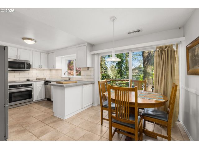 1725 SOUTHSHORE Blvd, Lake Oswego, OR 97034