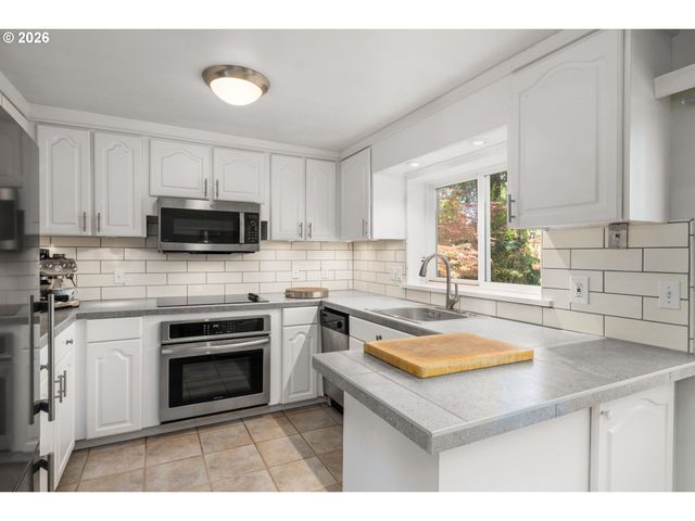 1725 SOUTHSHORE Blvd, Lake Oswego, OR 97034