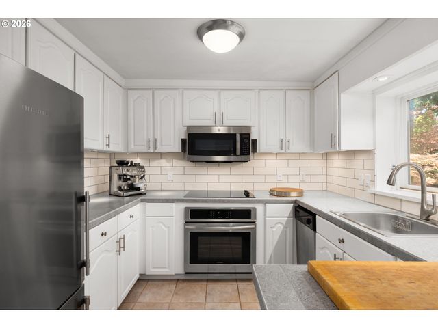 1725 SOUTHSHORE Blvd, Lake Oswego, OR 97034