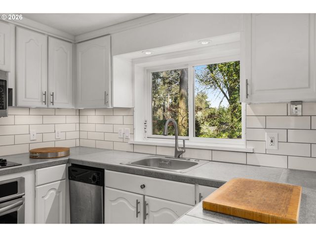 1725 SOUTHSHORE Blvd, Lake Oswego, OR 97034