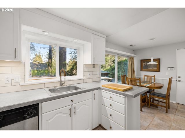 1725 SOUTHSHORE Blvd, Lake Oswego, OR 97034