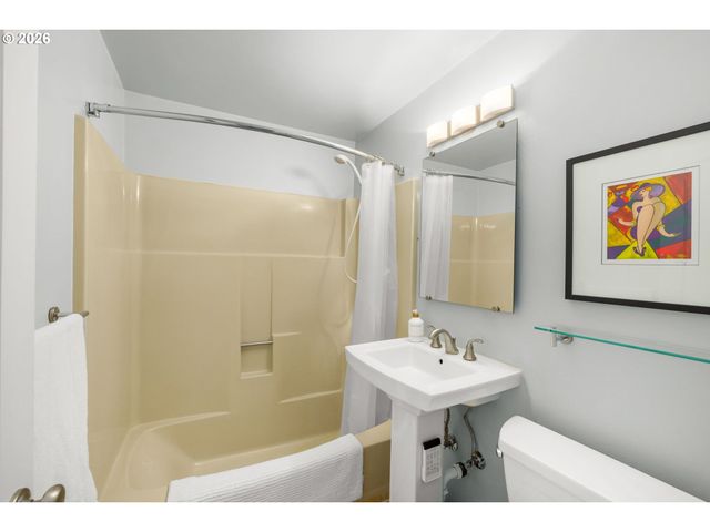 1725 SOUTHSHORE Blvd, Lake Oswego, OR 97034