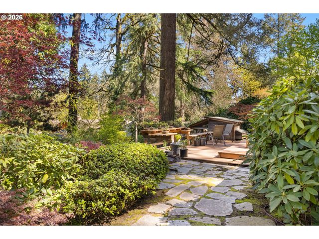 1725 SOUTHSHORE Blvd, Lake Oswego, OR 97034