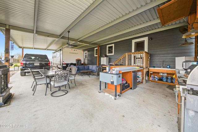 2743a Doyle Melancon Road, Breaux Bridge, LA 70517