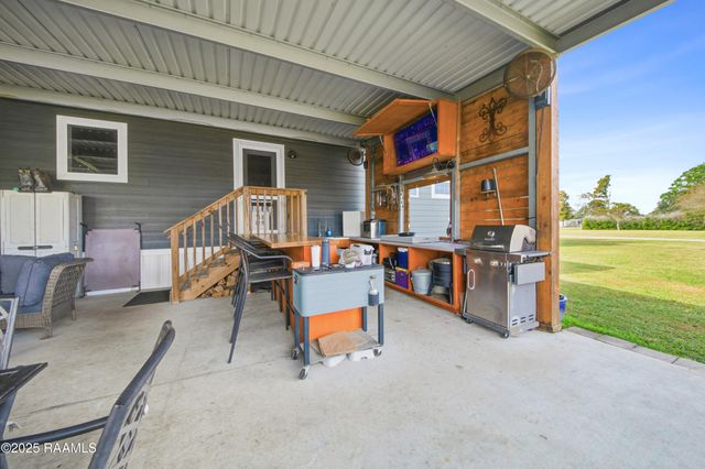 2743a Doyle Melancon Road, Breaux Bridge, LA 70517