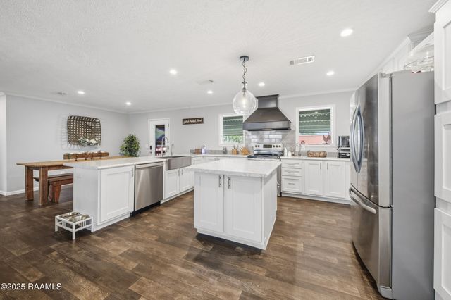 2743a Doyle Melancon Road, Breaux Bridge, LA 70517