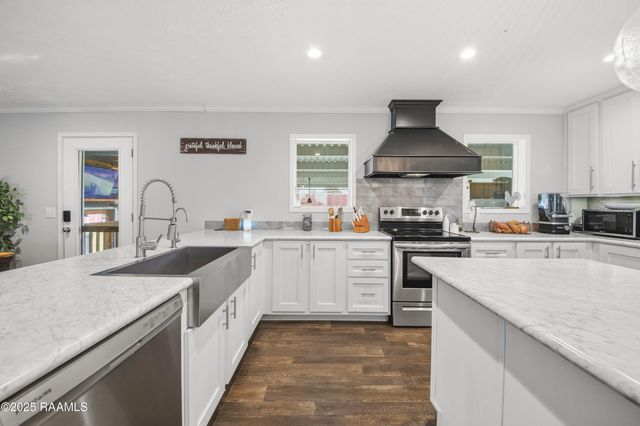 2743a Doyle Melancon Road, Breaux Bridge, LA 70517