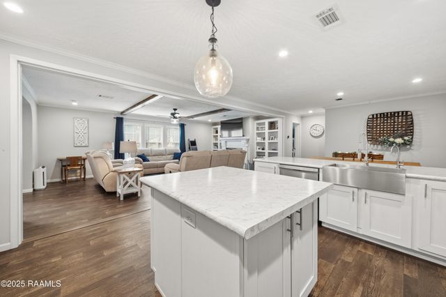 2743a Doyle Melancon Road, Breaux Bridge, LA 70517