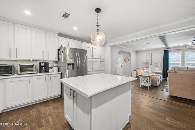 2743a Doyle Melancon Road, Breaux Bridge, LA 70517